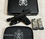 Springfield Armory Hellcat 3.8” 9mm w/ red dot and flashlight CIB